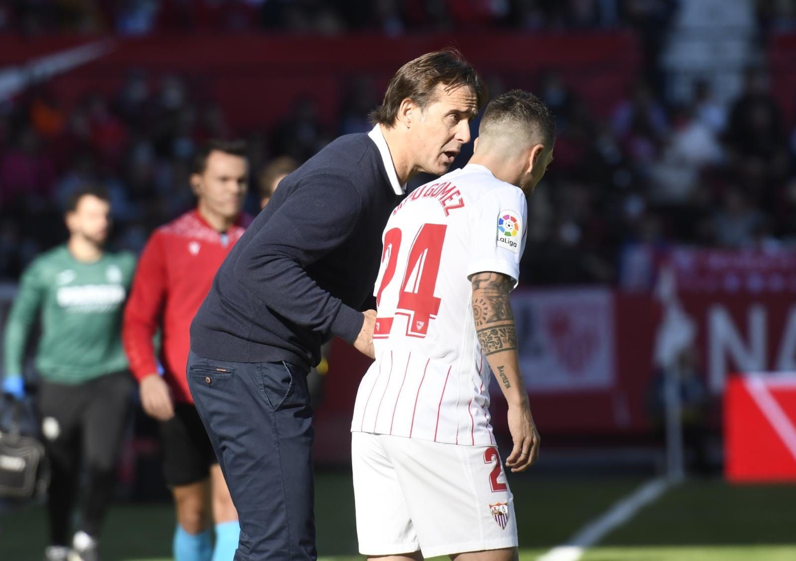  Lopetegui y Papu Gómez, en el Sevilla-Villarreal.