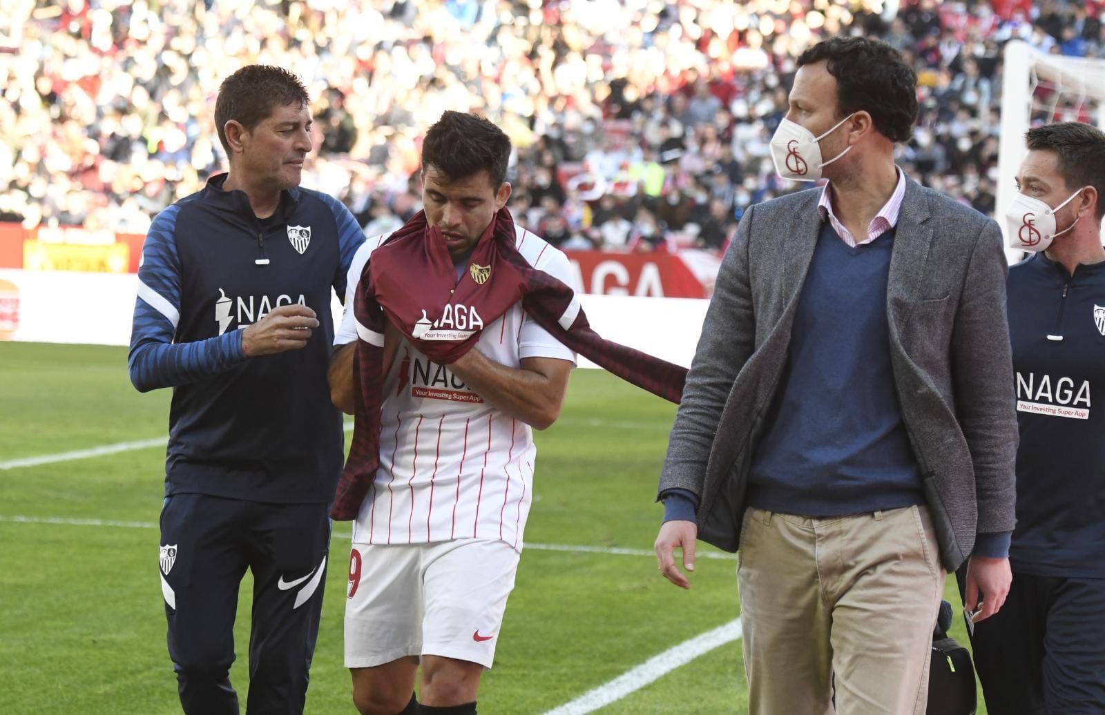  Acuña se retira lesionado del Sevilla-Villarreal.