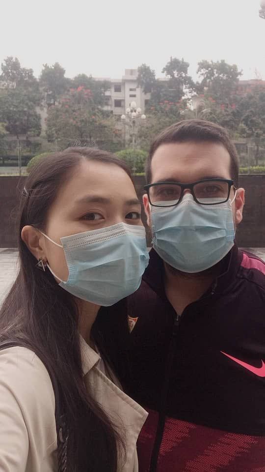  Francisco y su mujer, dos sevillistas en China.