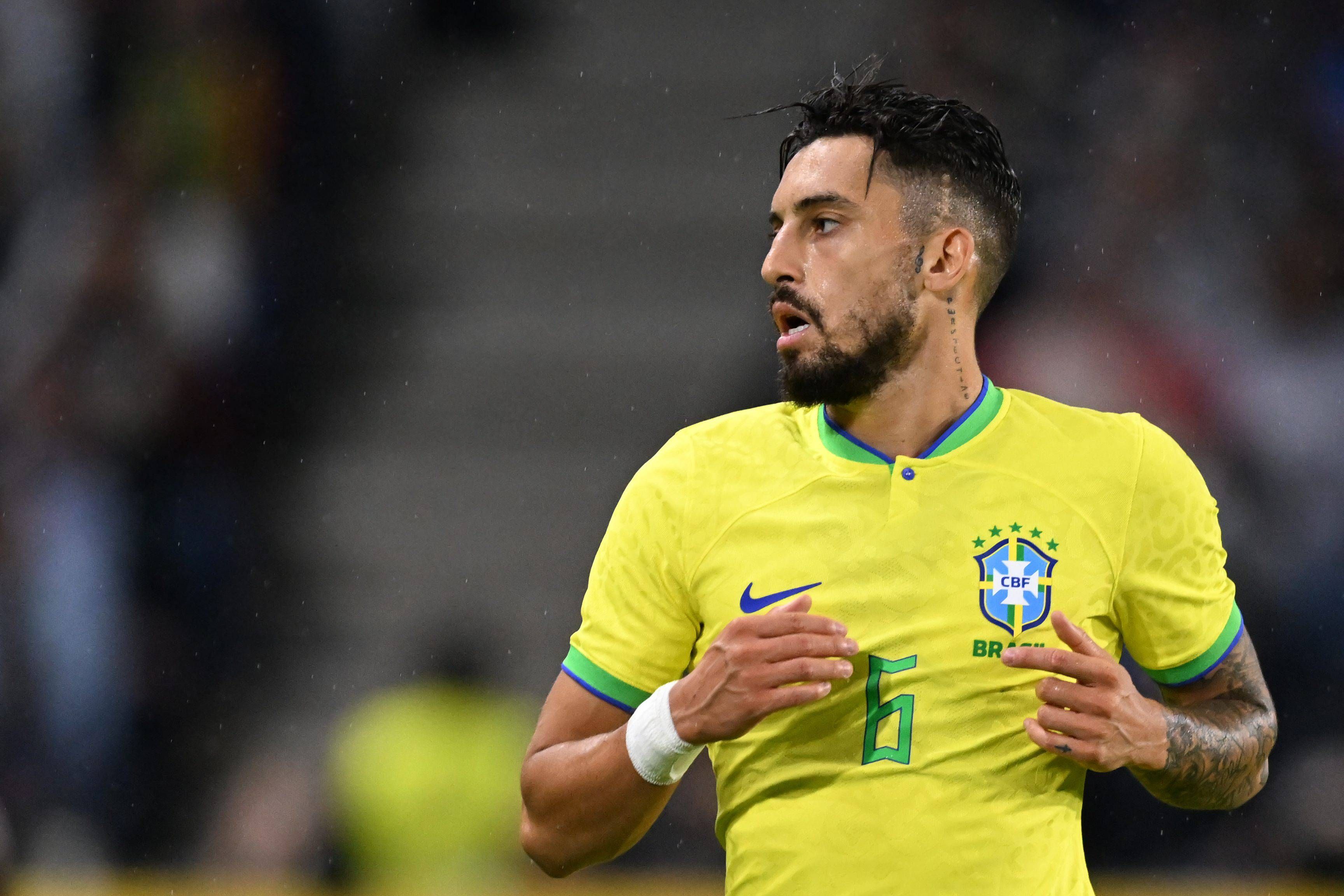  Alex Telles, jugando con Brasil.