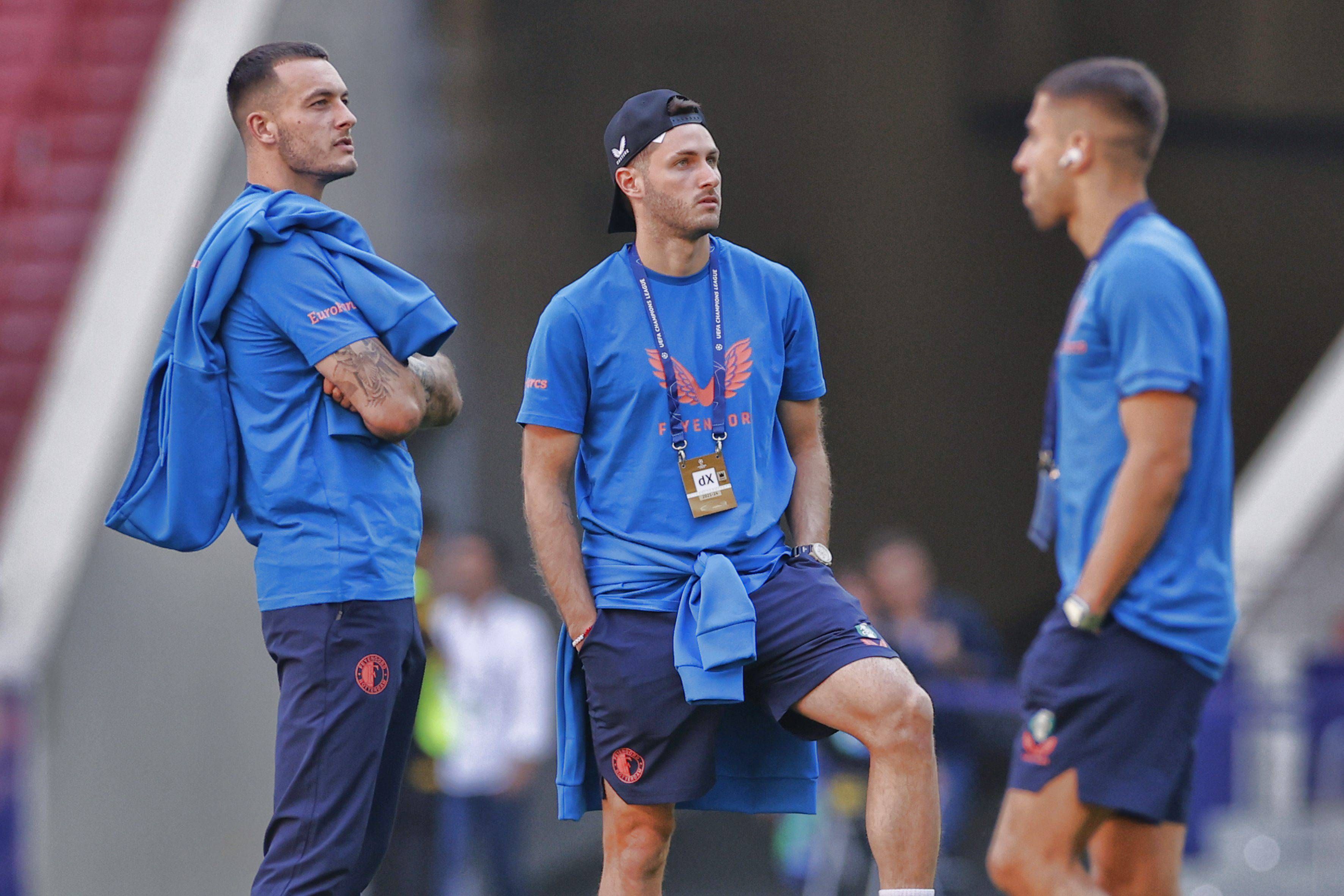  Santiago Giménez, en el Metropolitano para el partido de Champions contra el Atlético. No pudo ju