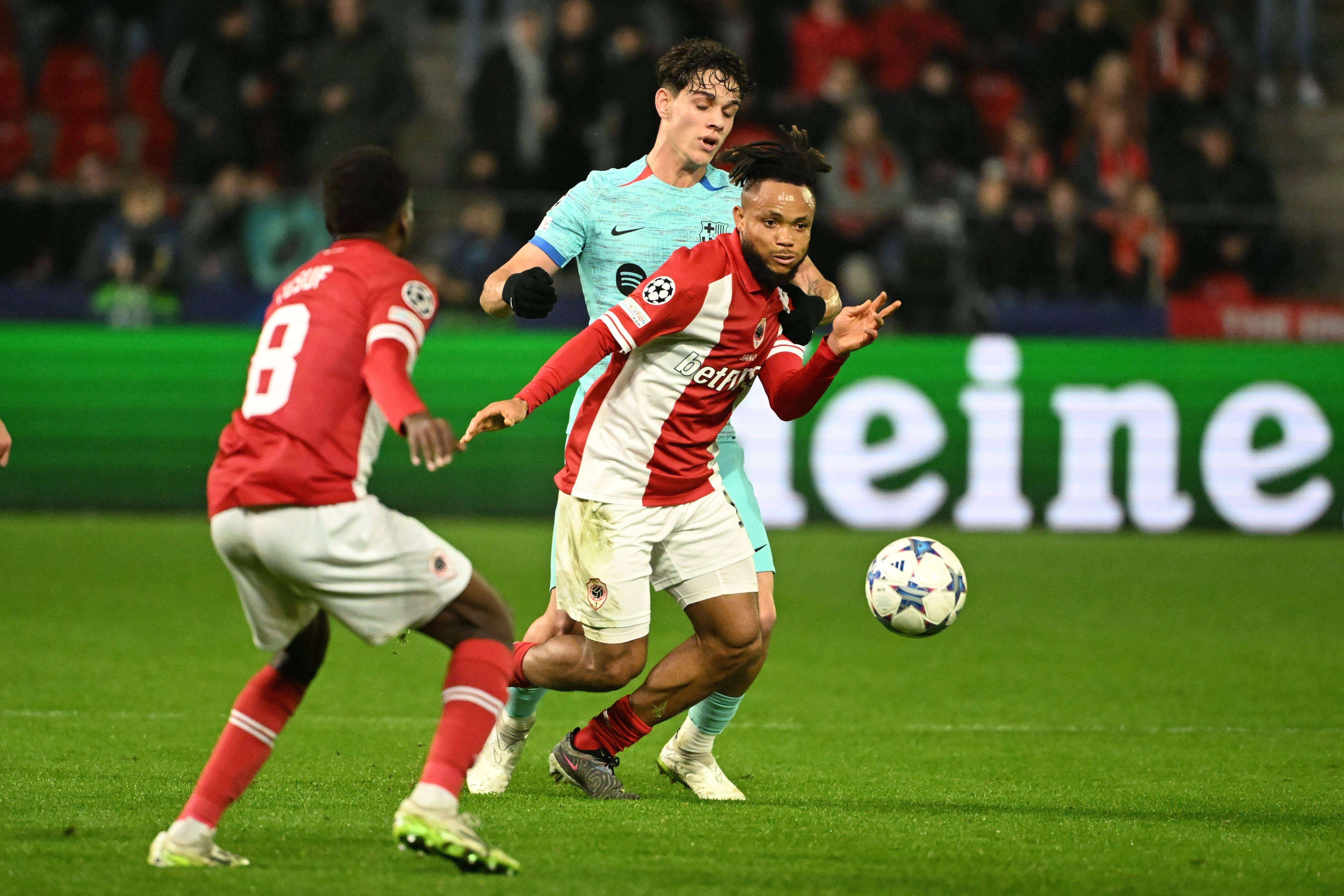 Ejuke, con el Amberes, en la Champions League.