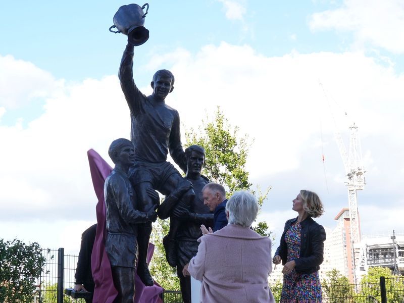 La estatua de los campeones del West Ham.