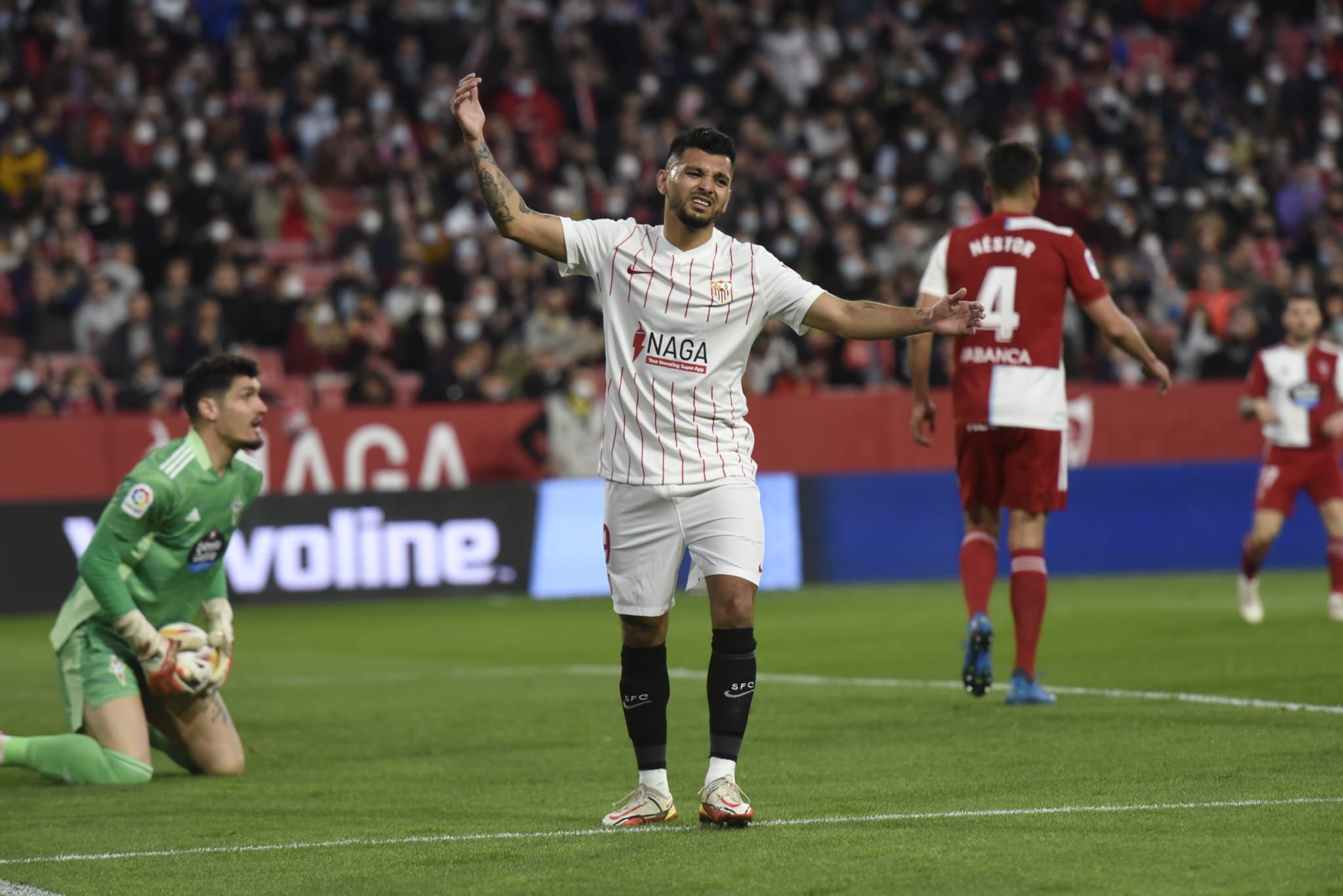  Tecatito Corona en el duelo ante el Celta