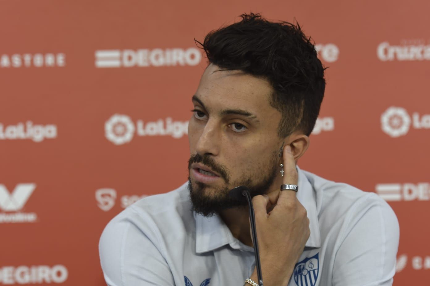  Alex Telles, durante su presentación.