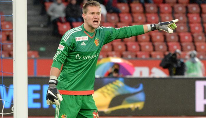  Thomas Vaclik, defendiendo la portería del Basilea.