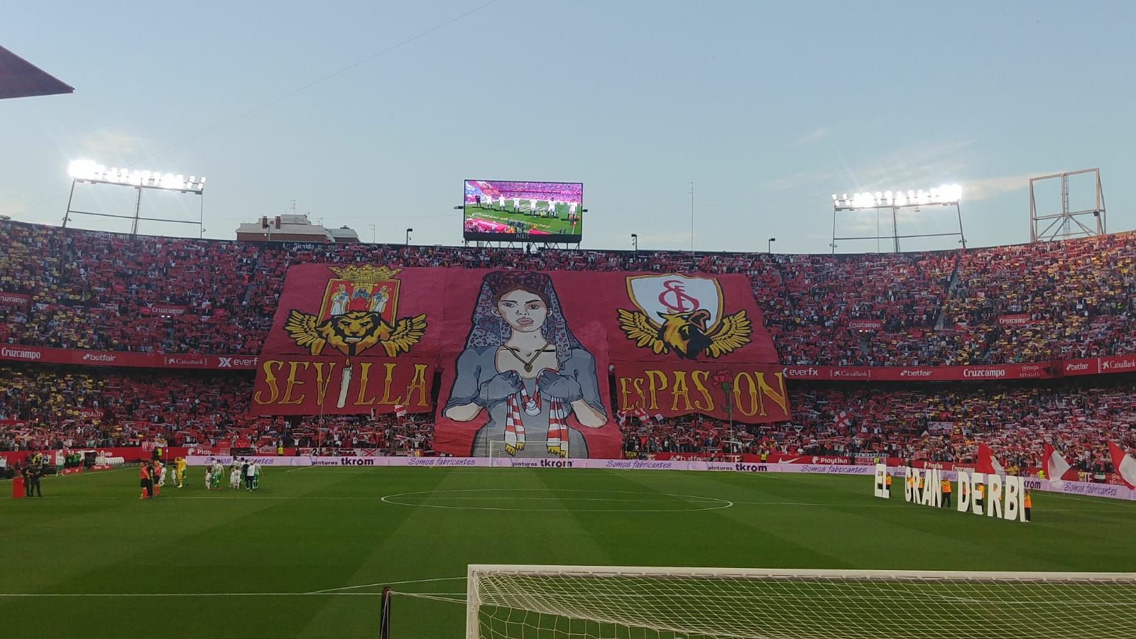  Tifo en el gol norte de Nervión para el derbi.