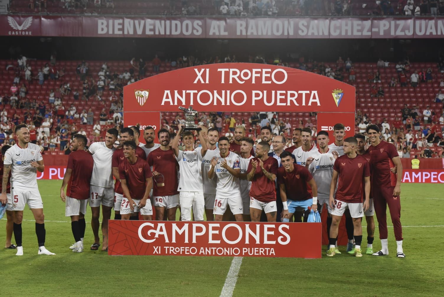 El Sevilla FC, campeón del XI Trofeo Antonio Puerta.
