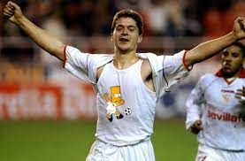  Víctor Salas celebra un gol con el Sevilla FC.