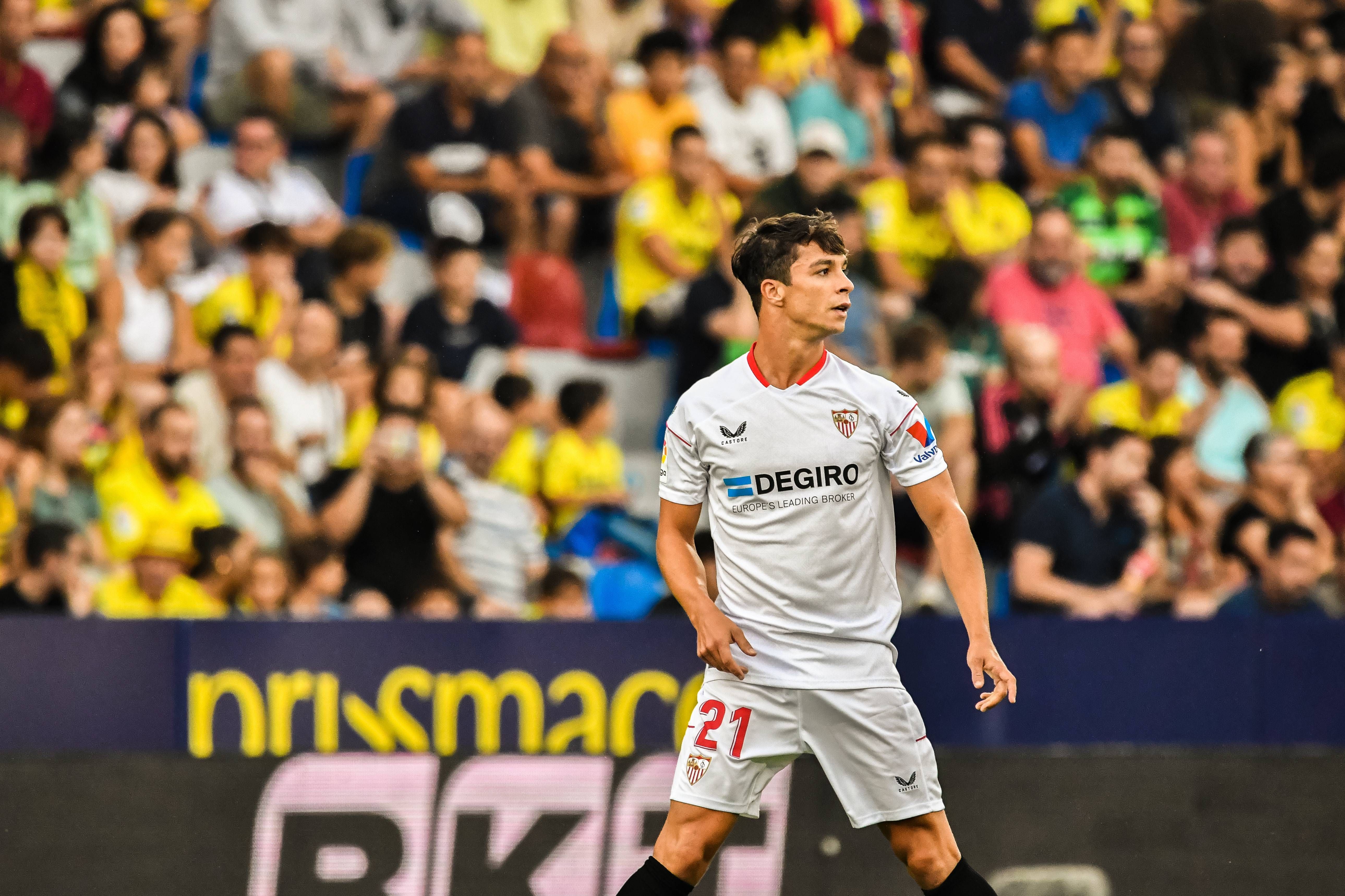  Óliver Torres se quedó fuera de la Lista A de la UEFA del Sevilla en septiembre.
