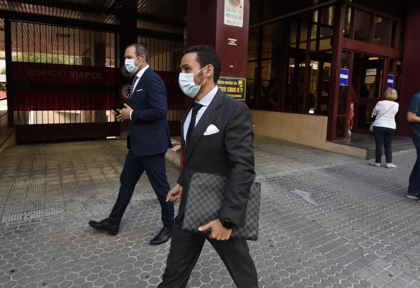 Del Nido Carrasco, llegando a los juzgados.