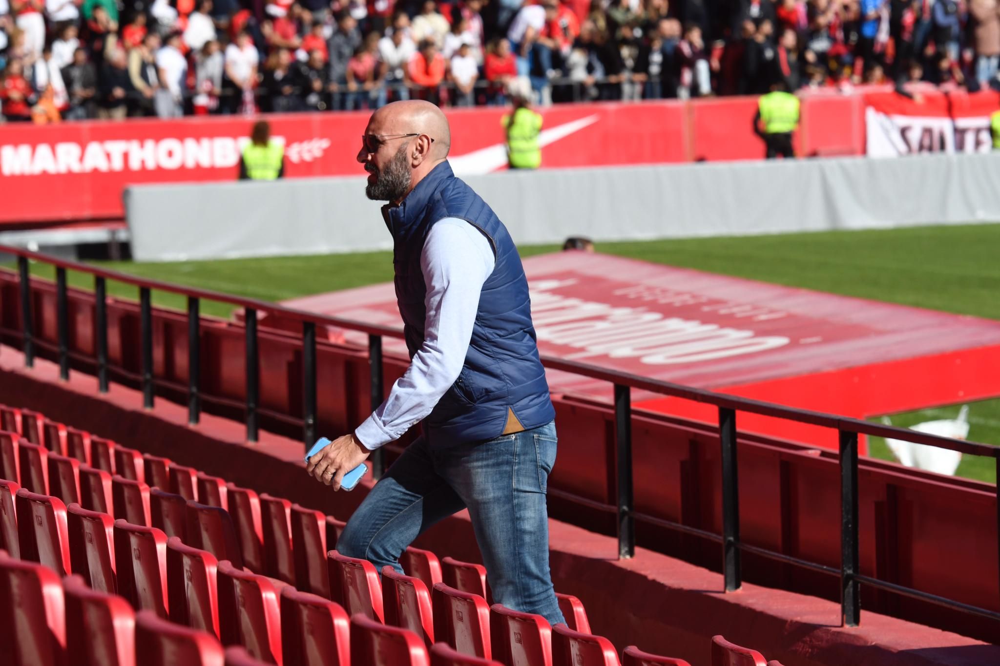  Monchi, en un entrenamiento del Sevilla previo al derbi contra el Betis.