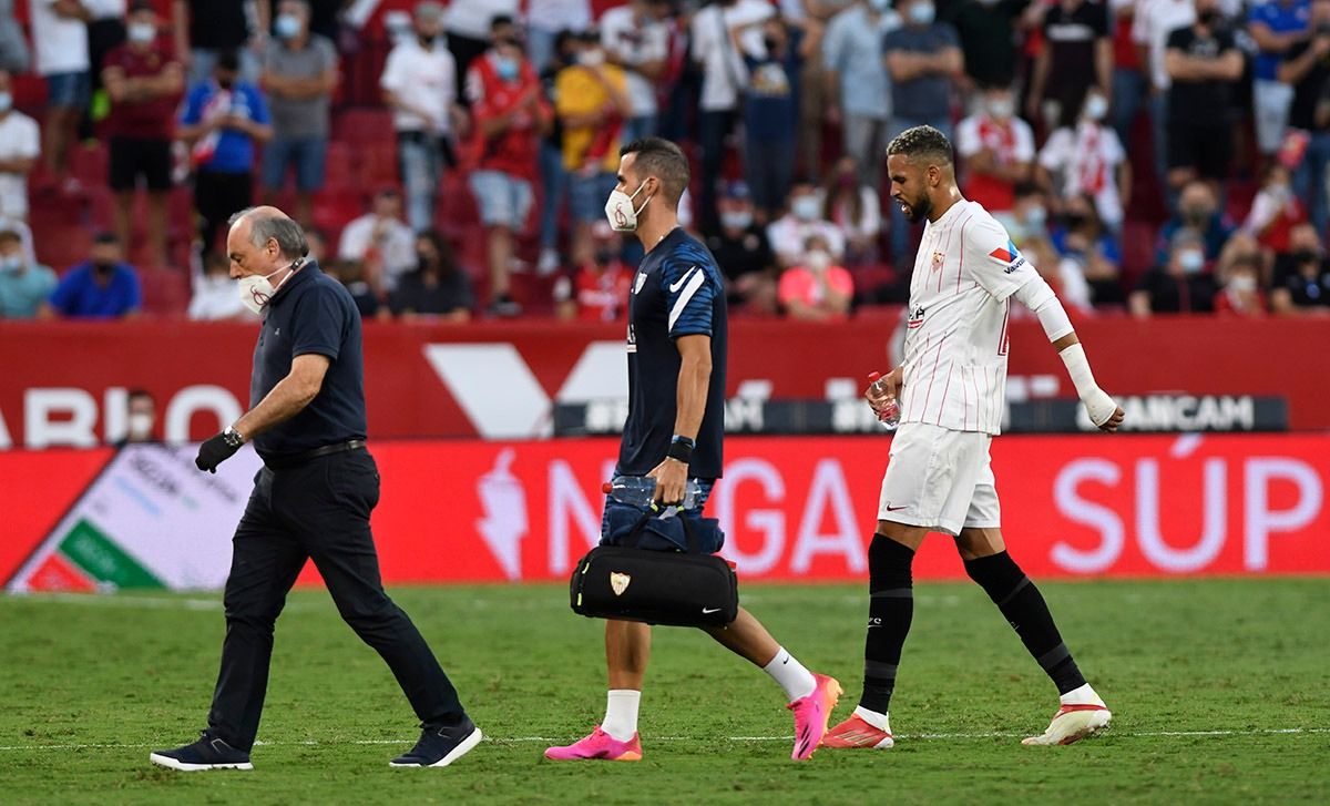  En-Nesyri se retiró lesionado en el Sevilla - Espanyol.