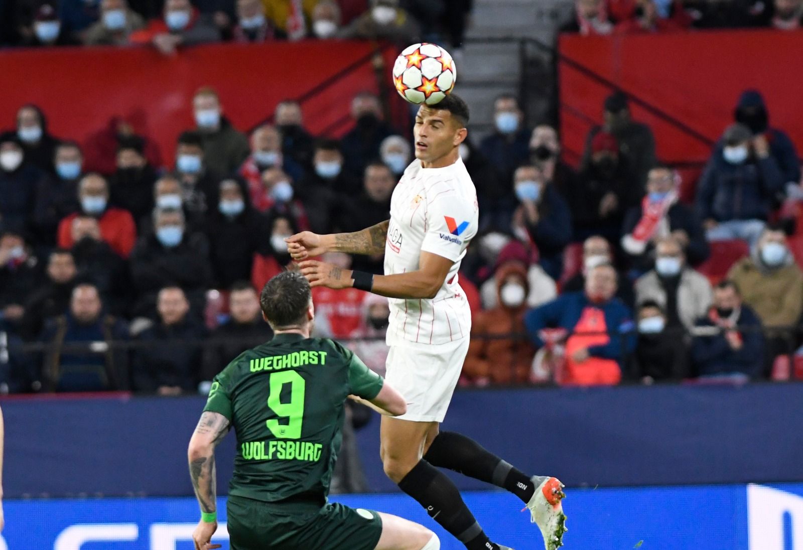  Diego Carlos en el Sevilla-Wolfsburgo..