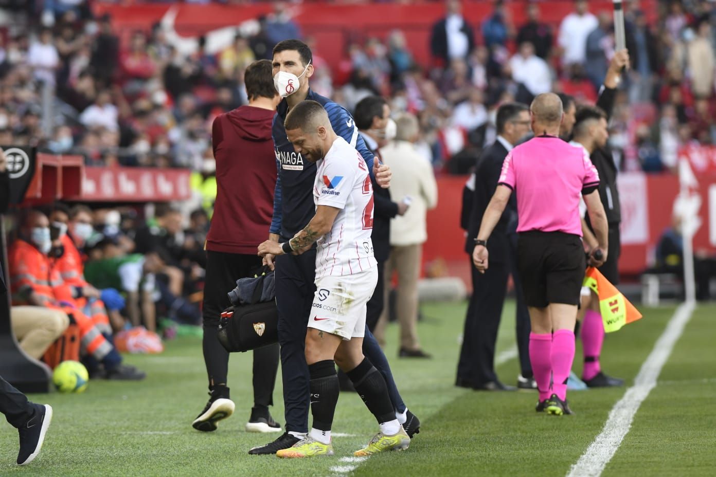  Papu se retira lesionado en el derbi..