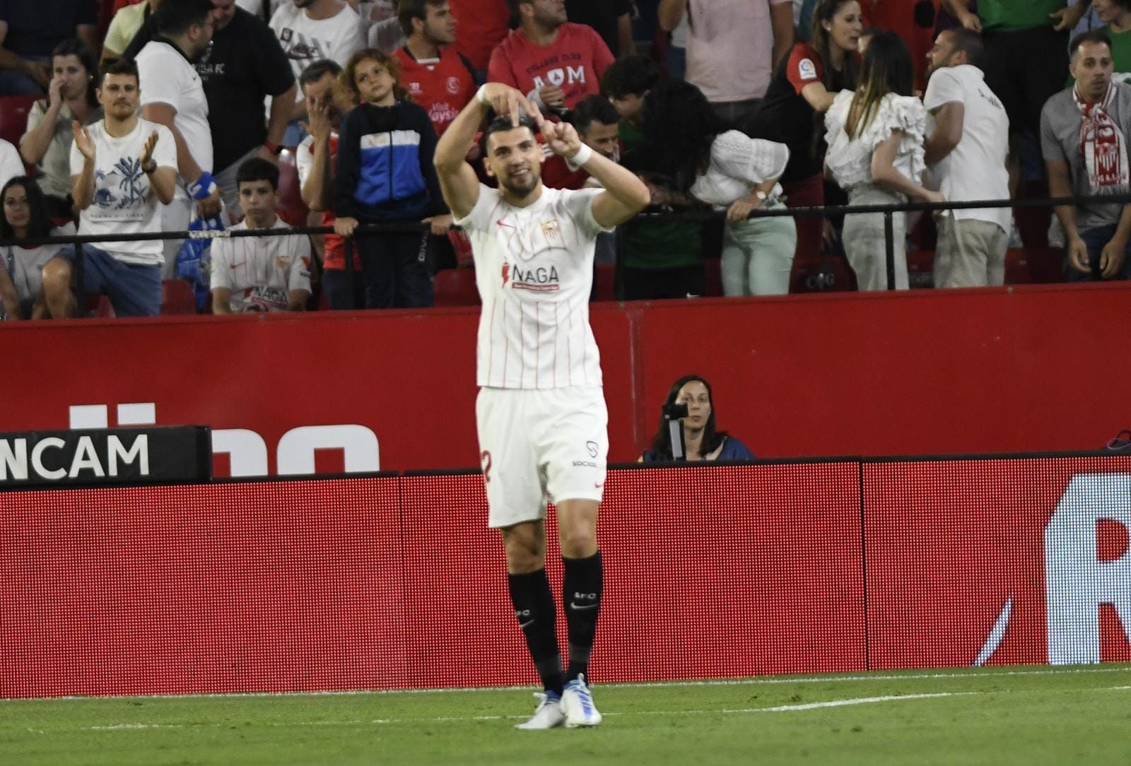  Rafa Mir celebra su gol al Athletic.