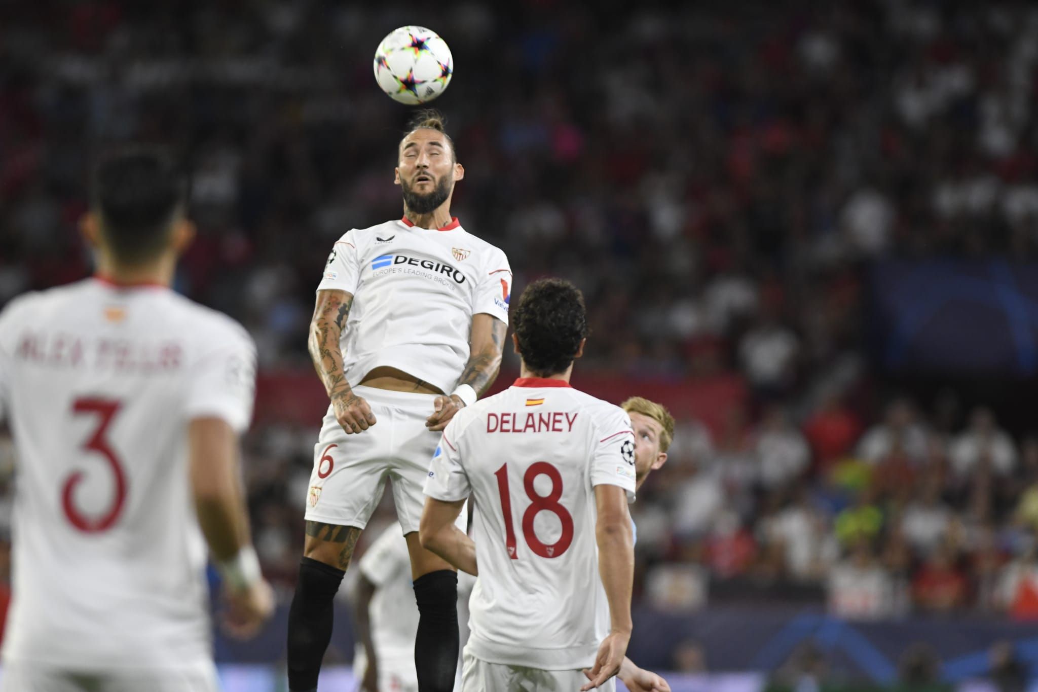 Gudelj, ante el City.