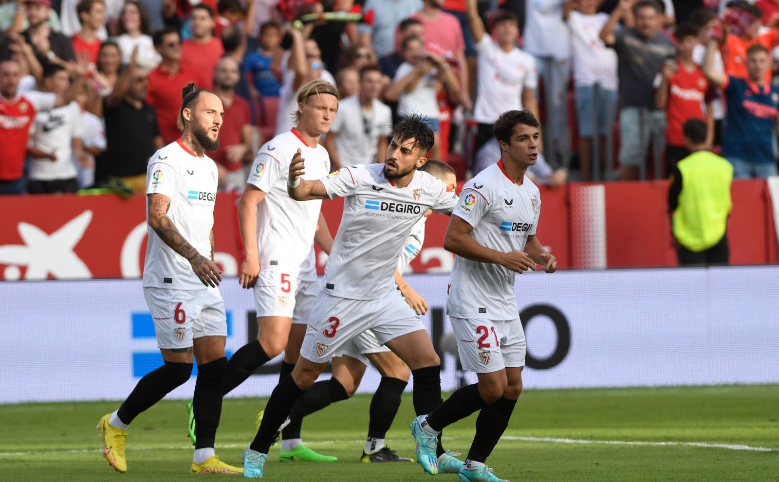  El Sevilla celebra el gol de Óliver Torres al Athletic.