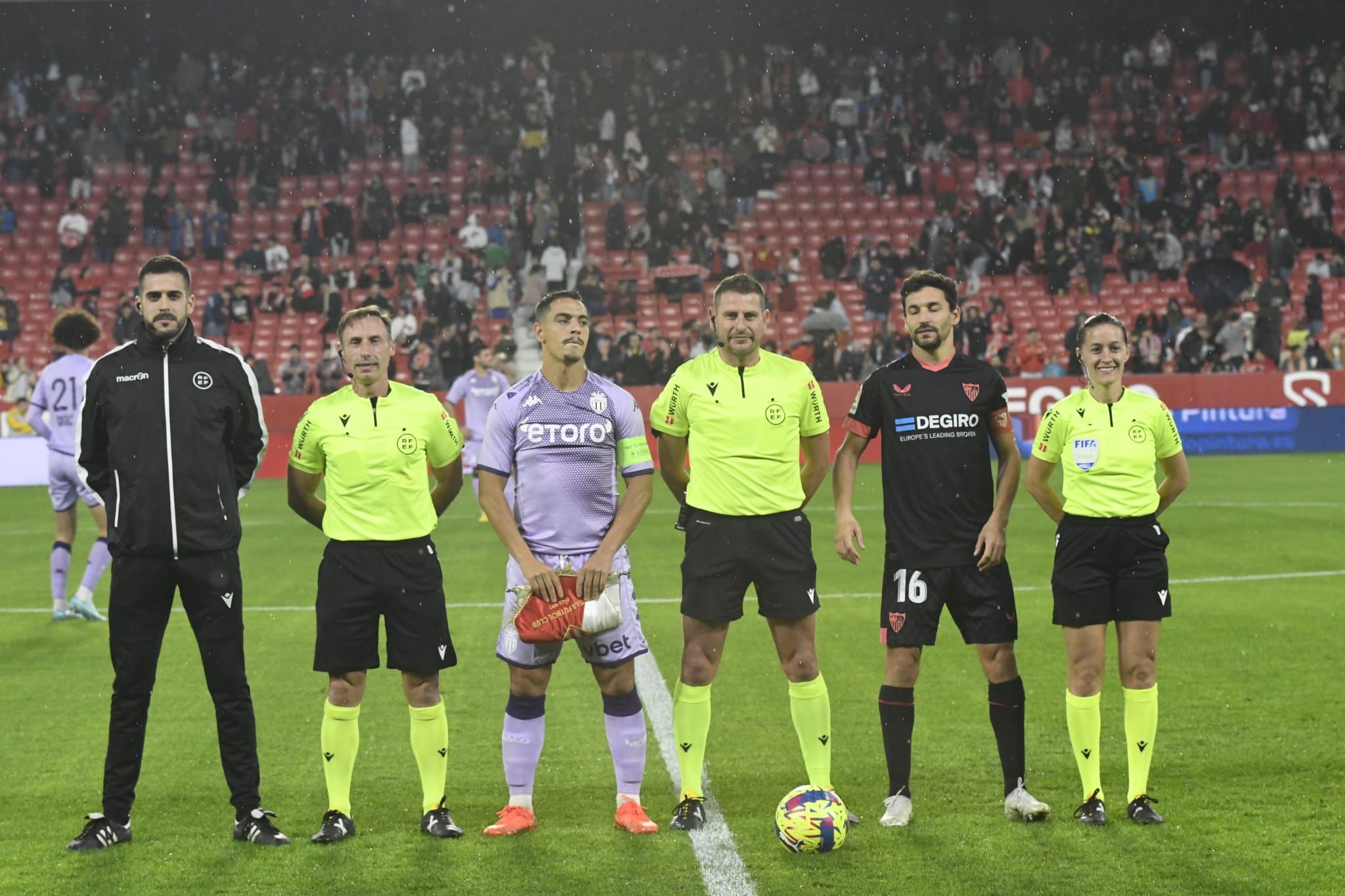  Navas y Ben Yedder, en los prolegómenos del Sevilla-Mónaco.