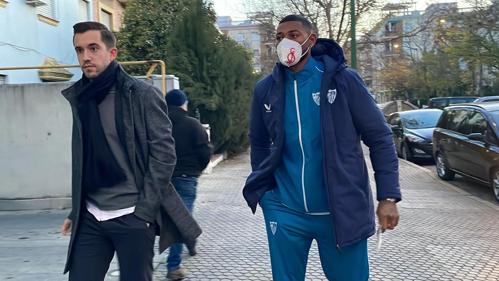  Reiné-Adelaide, en su llegada a la clínica en la que se sometió a las pruebas médicas.