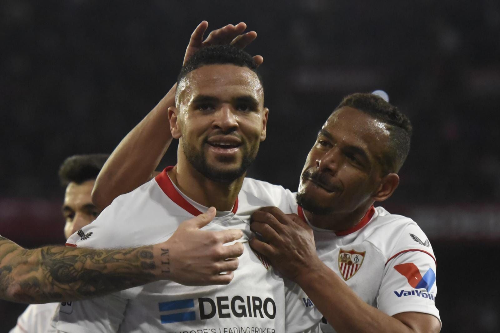 En-Nesyri, celebrando uno de sus goles ante el Elche junto a Fernando.
