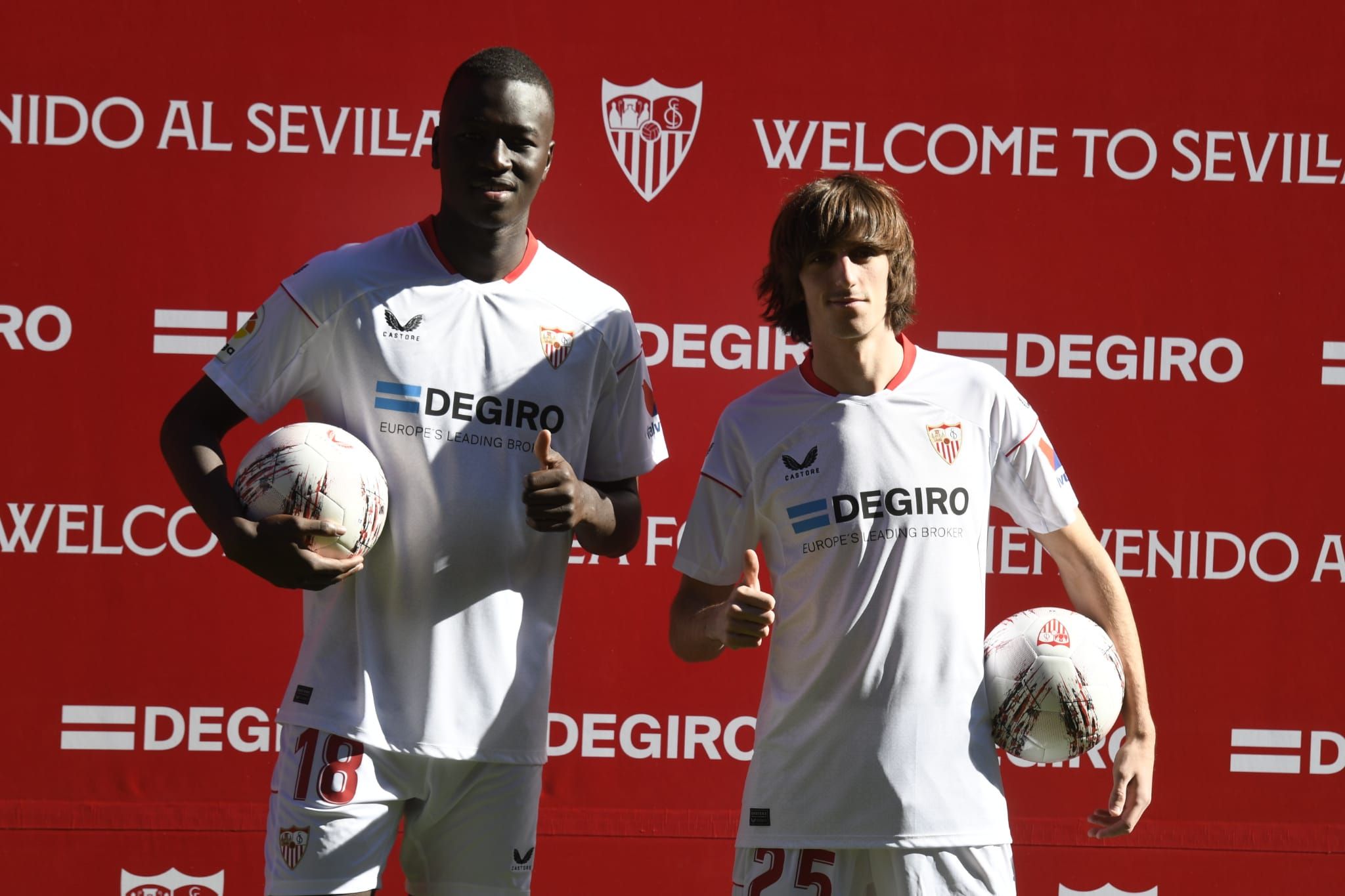  Pape Gueye y Bryan Gil, los dos últimos fichajes del mercado de invierno del Sevilla.