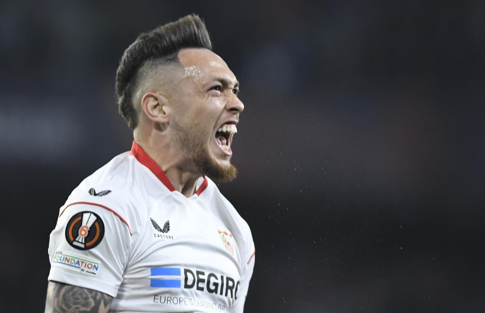  Ocampos celebra su gol al PSV.