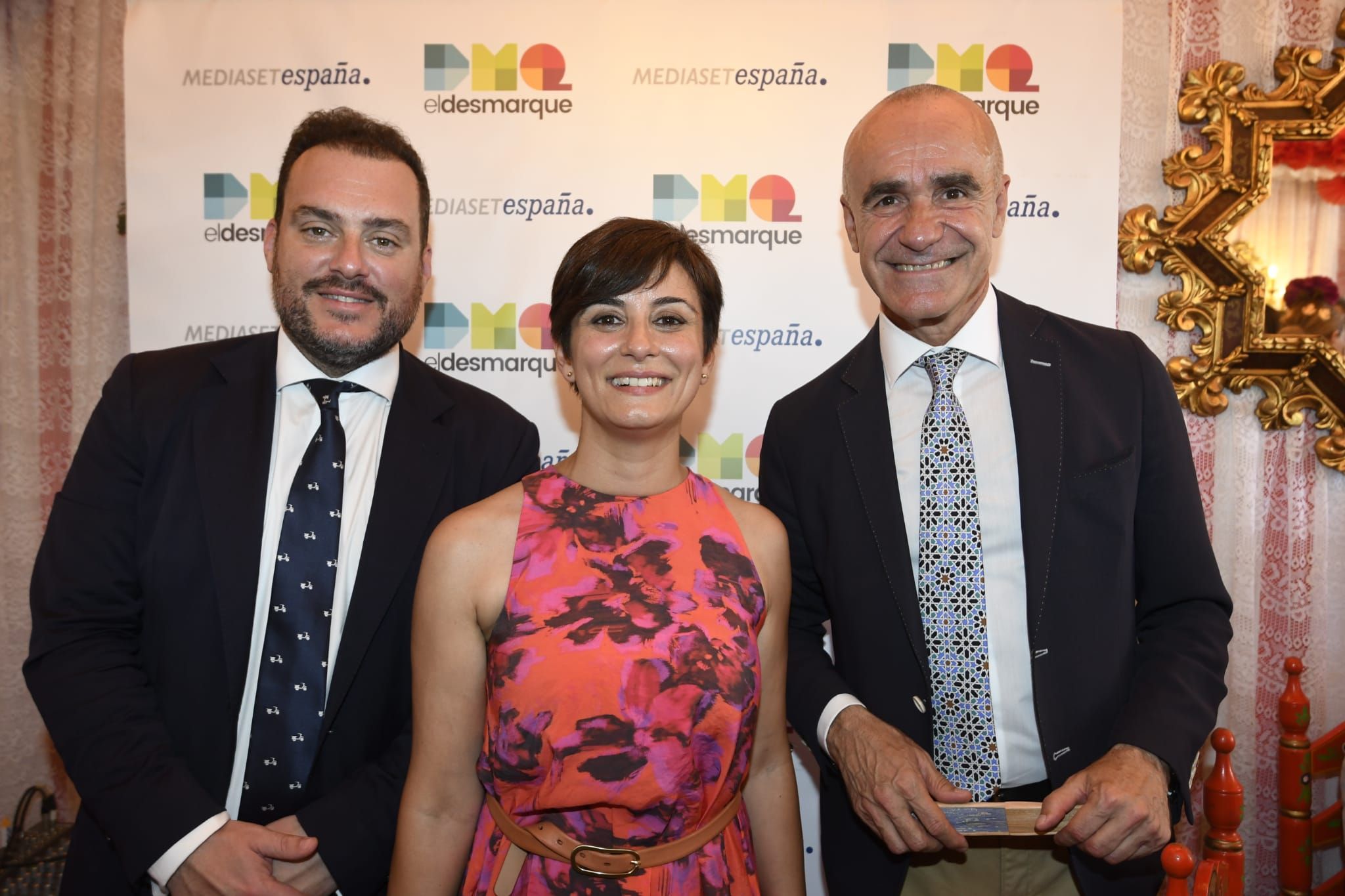  Fede Quintero, la ministra portavoz y el alcalde de Sevilla.