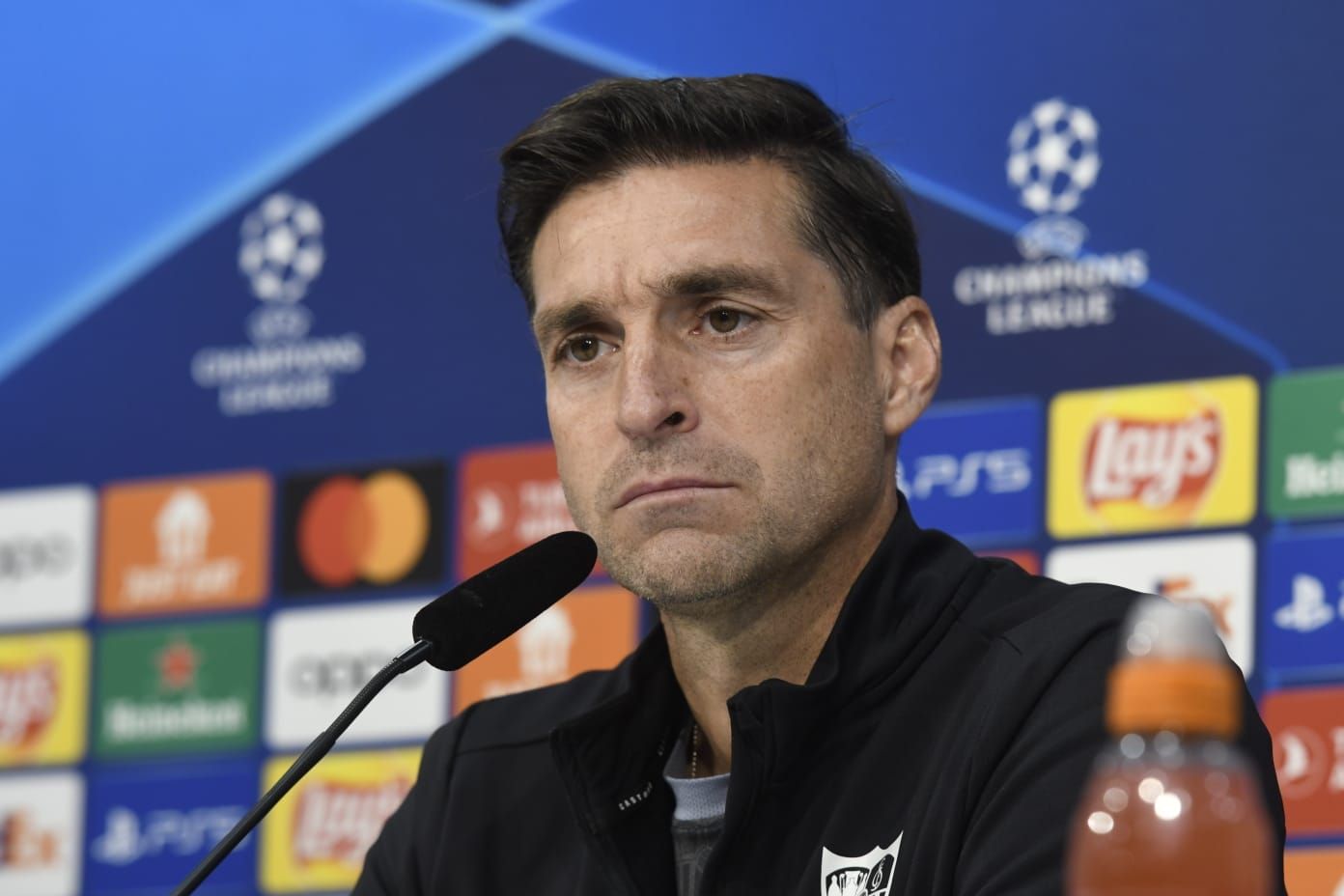  Diego Alonso, en sala de prensa.