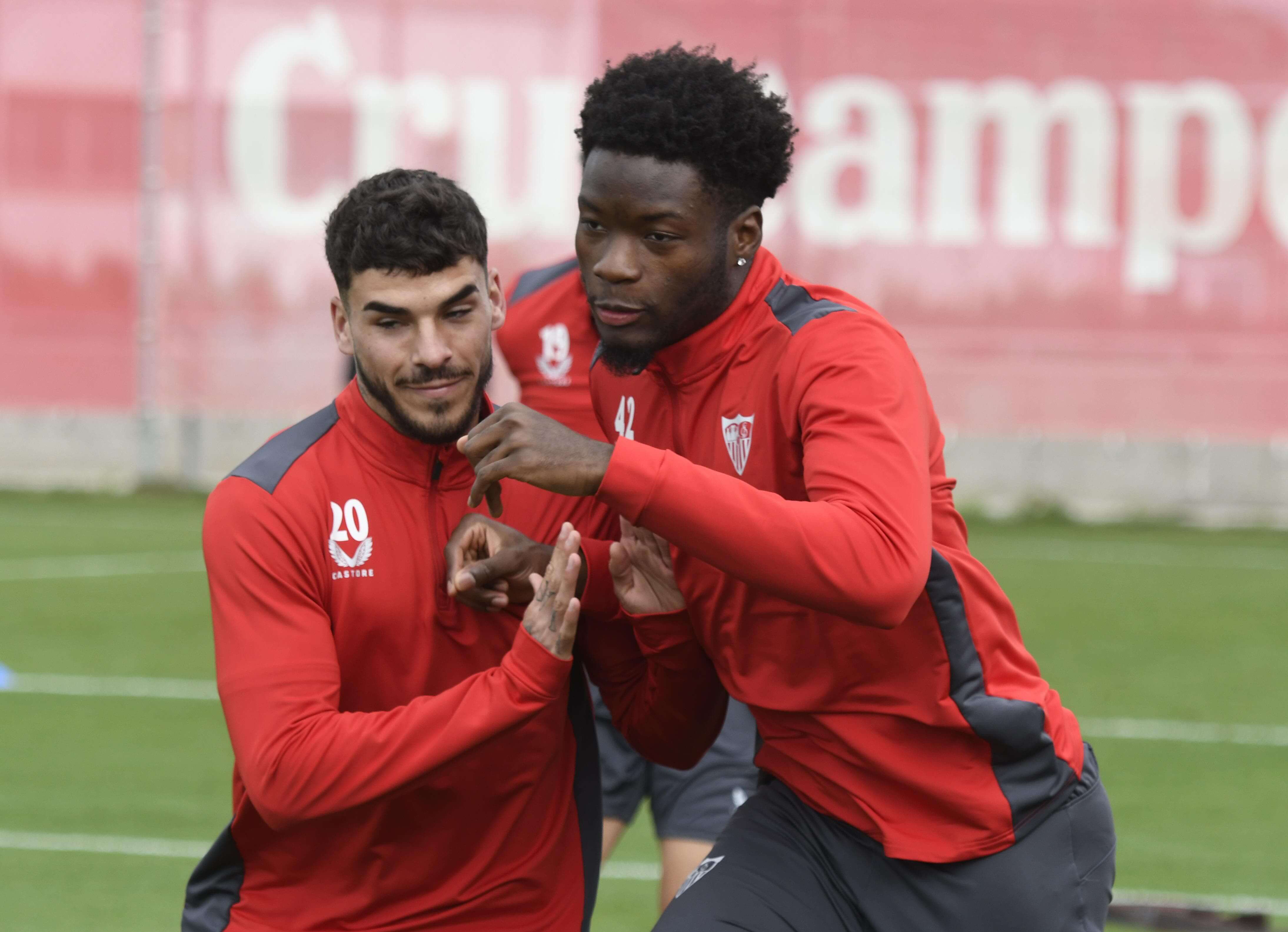  Isaac Romero y Agoumé, en el entrenamiento de este Miércoles Santo.