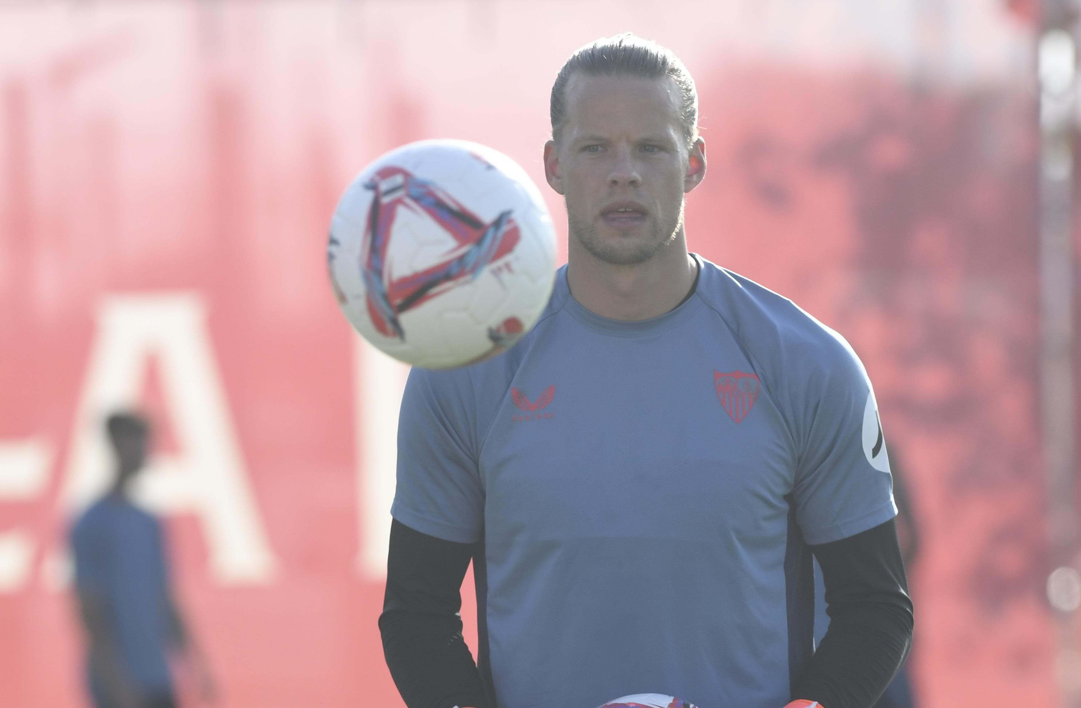Orjan Nyland, en un entrenamiento del Sevilla FC