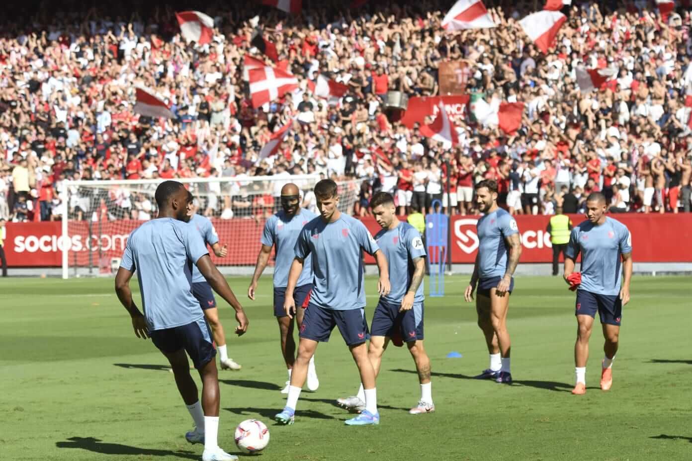 Imagen del entrenamiento del Sevilla este sábado.