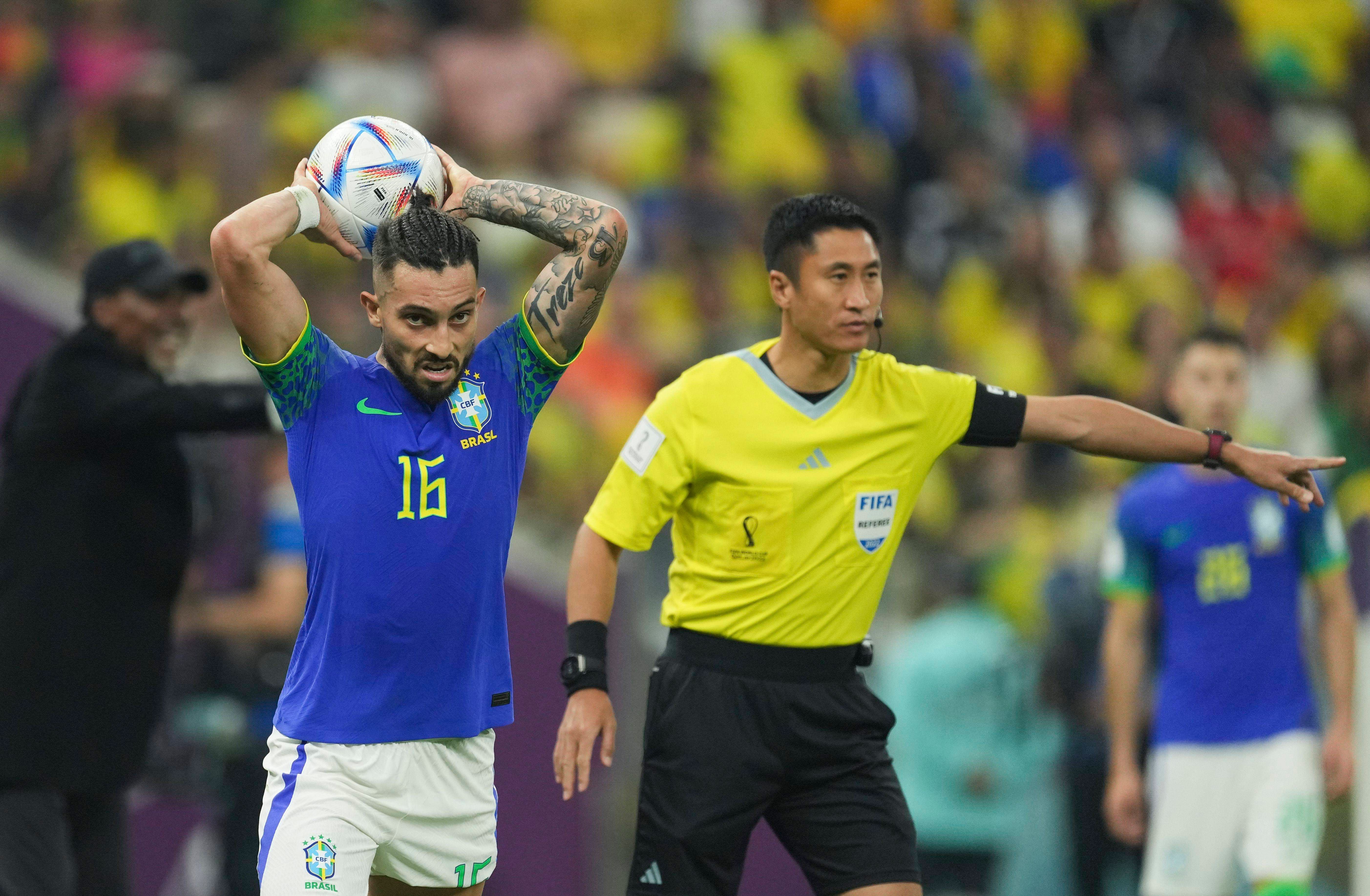 Alex Telles, en el Camerún-Brasil.