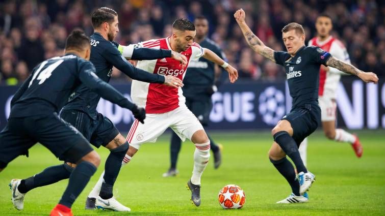  Ziyech, ante el Real Madrid.