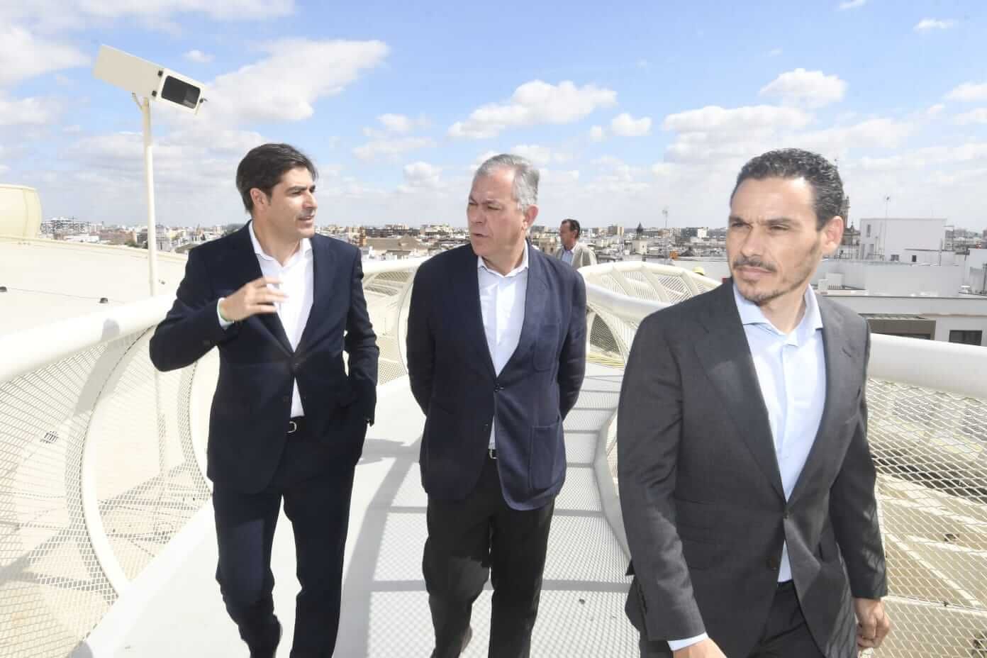  Ángel Haro y Del Nido Carrasco, junto a José Luis Sanz.