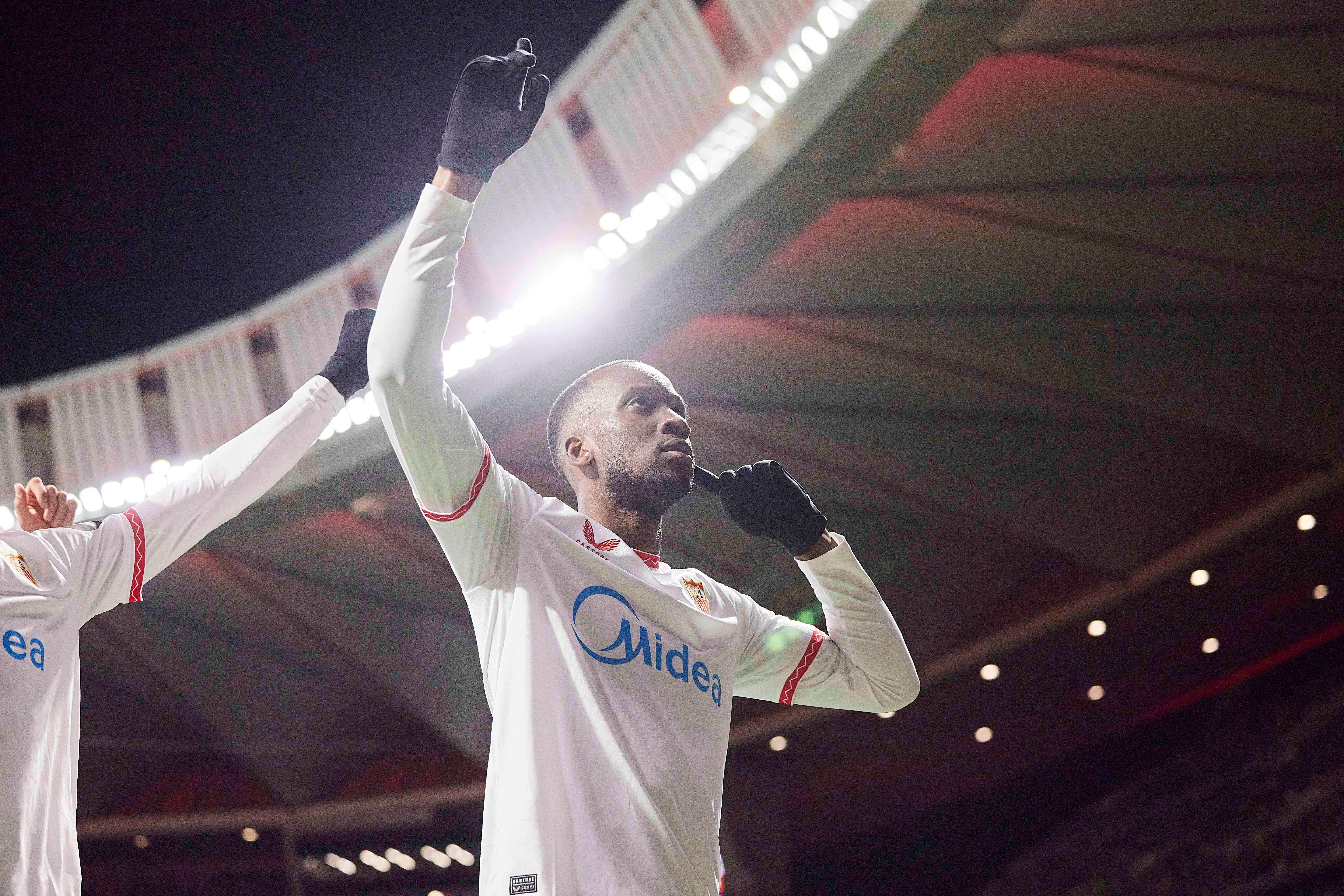 Dodi Lukebakio, celebrando su gol en el Metropolitano.