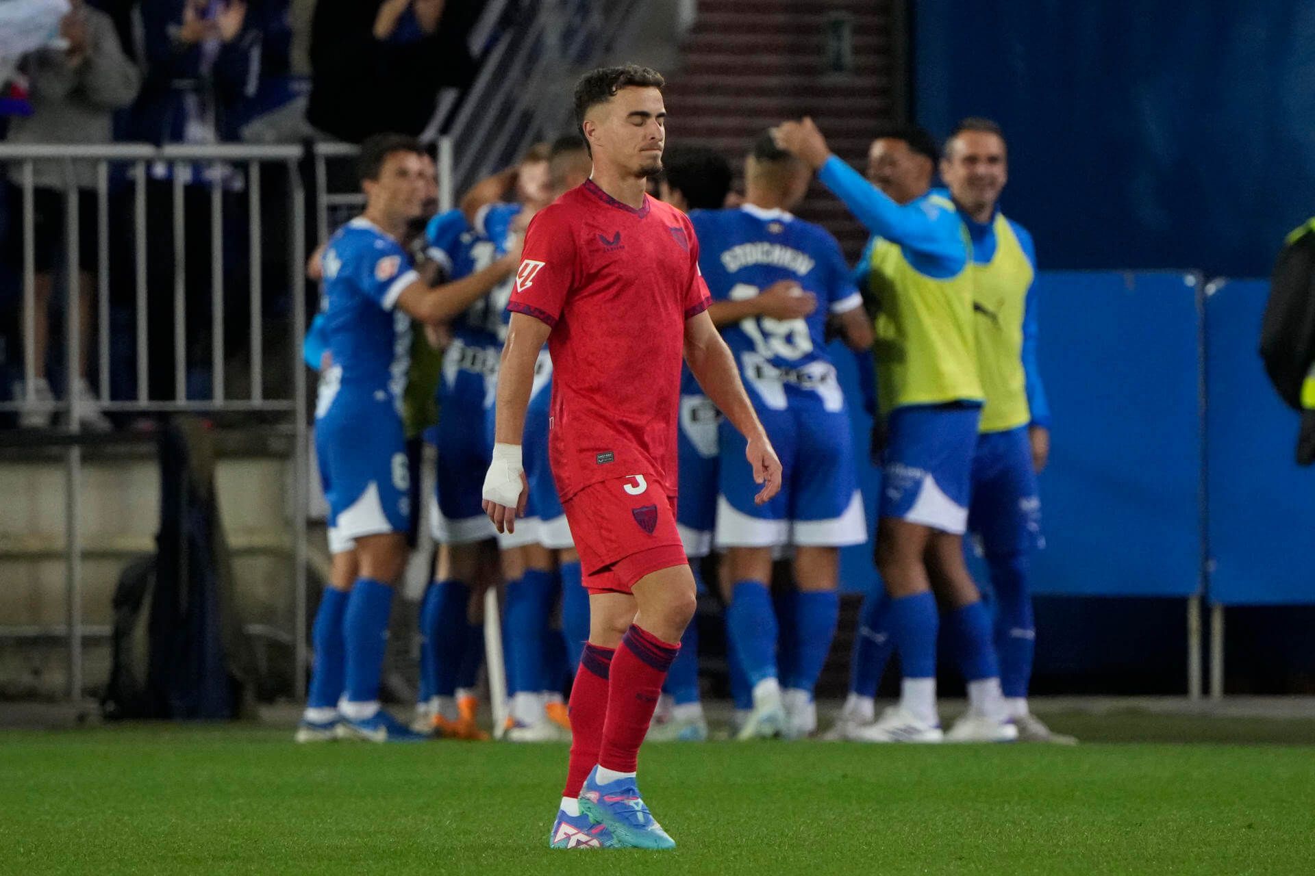  Adria Pedrosa, lamentando un gol del Alavés en el partido de la pasada temporada.