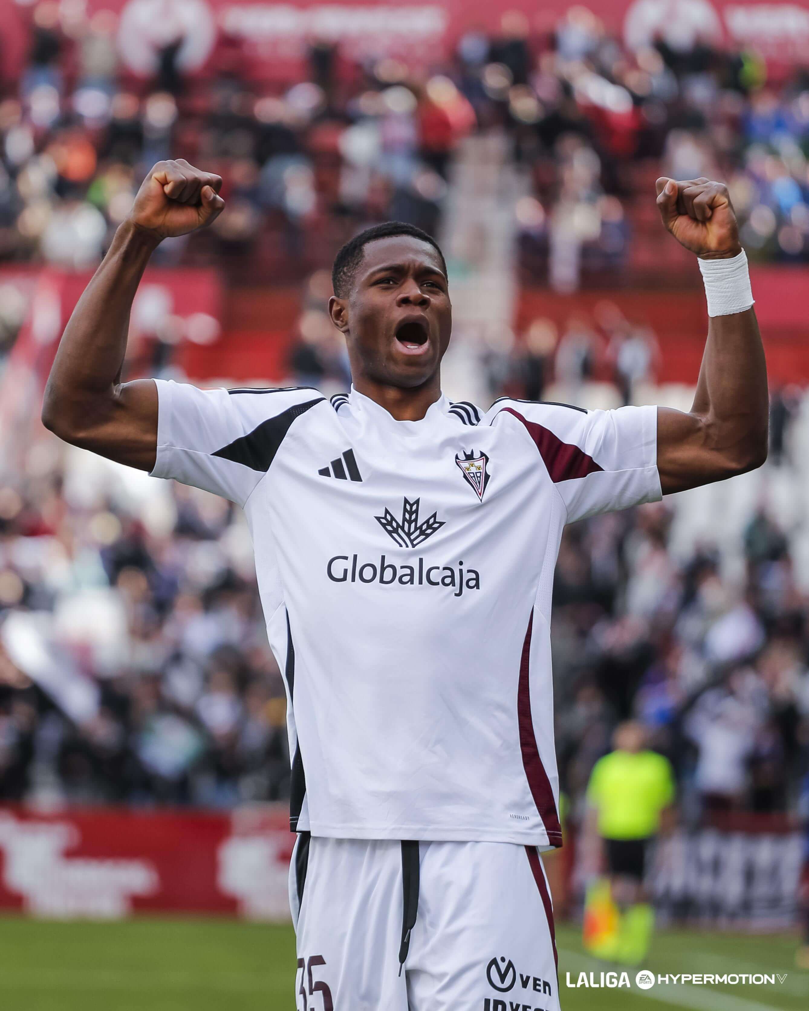  Kofane, celebrando un gol con el Albacete.