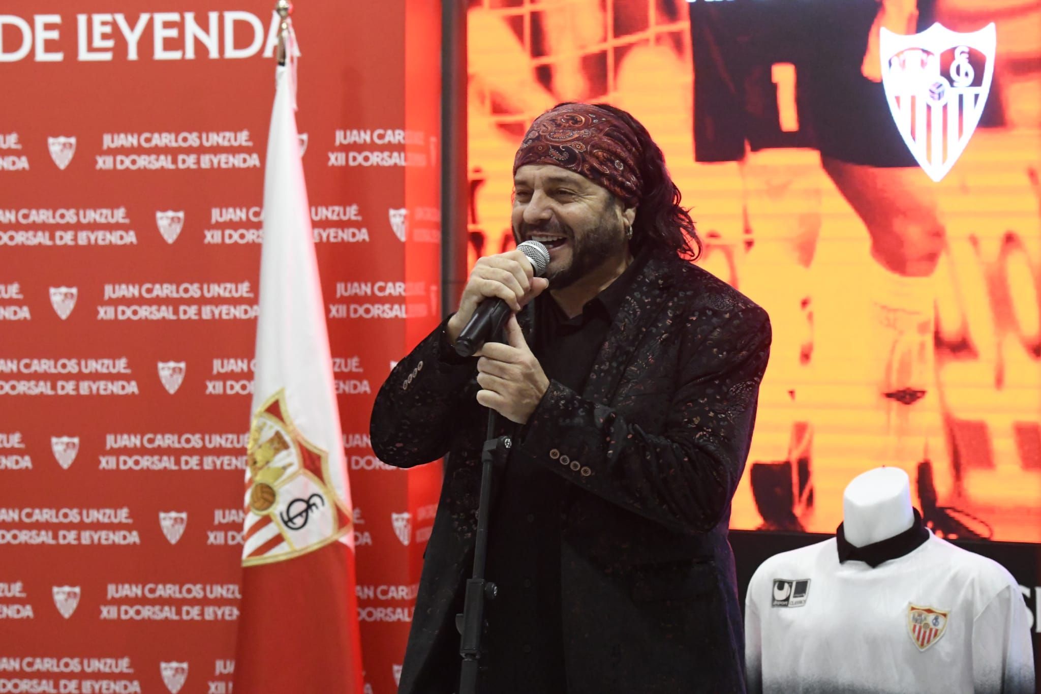  El Arrebato le canta a Unzué.