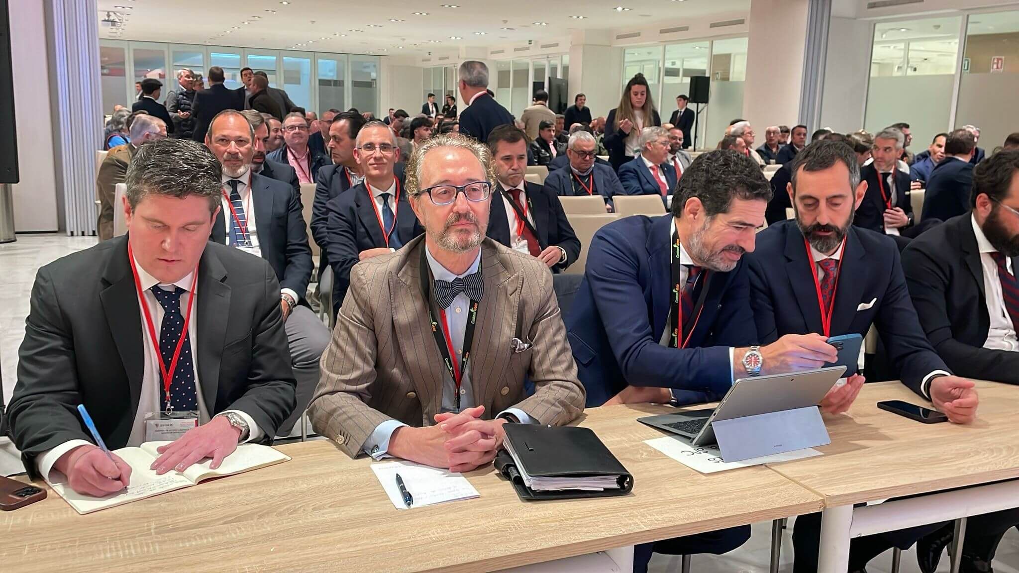 Juan de Dios Crespo, junto a Pérez Solano, en la Junta de Accionistas.