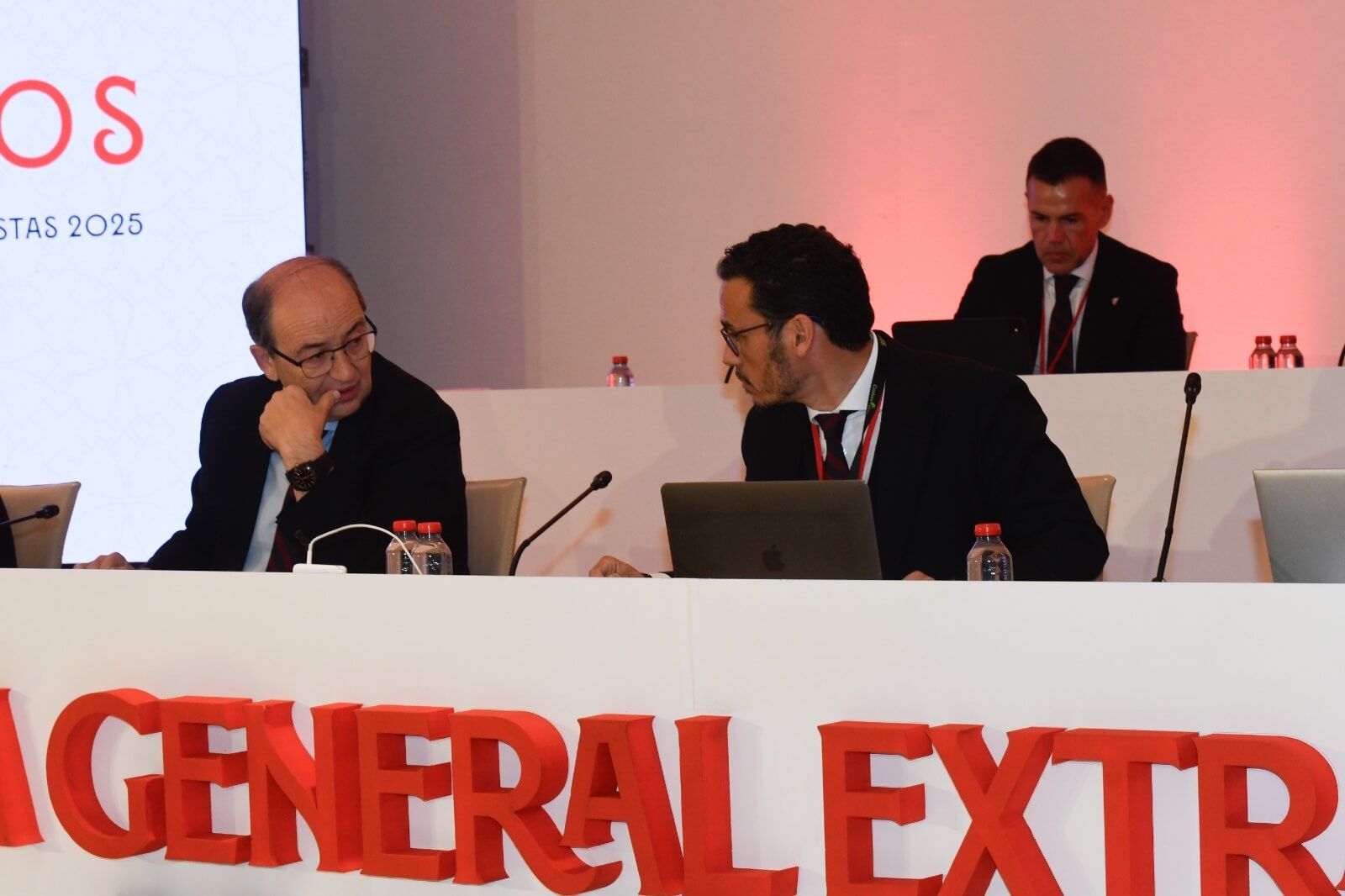  Del Nido Carrasco y Pepe Castro, en la Junta de Accionistas.