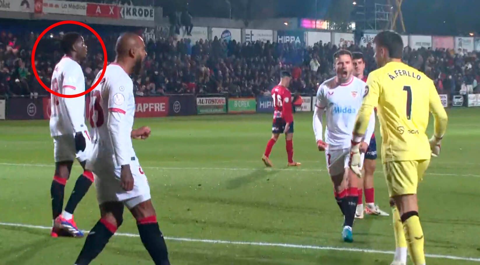  Lucién Agoumé, en la celebración del penalti.