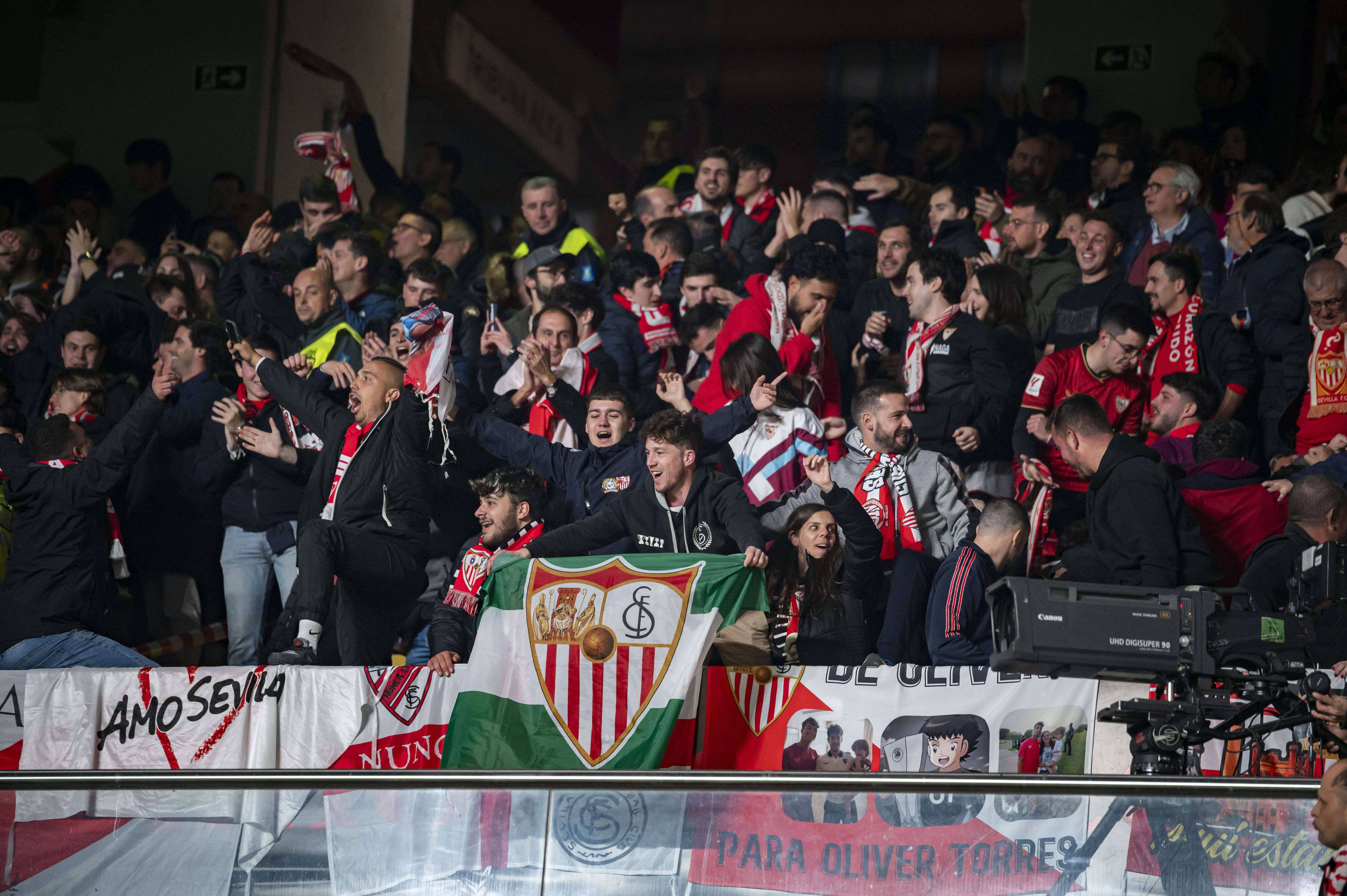  La afición del Sevilla, en Vallecas.