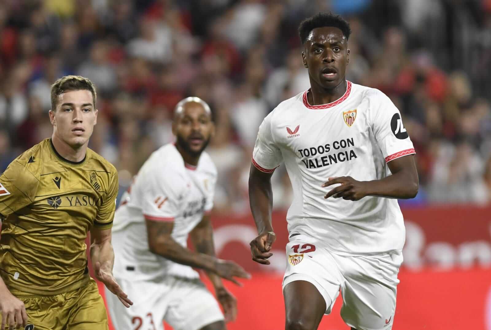  Sambi Lokonga, ante la Real Sociedad.