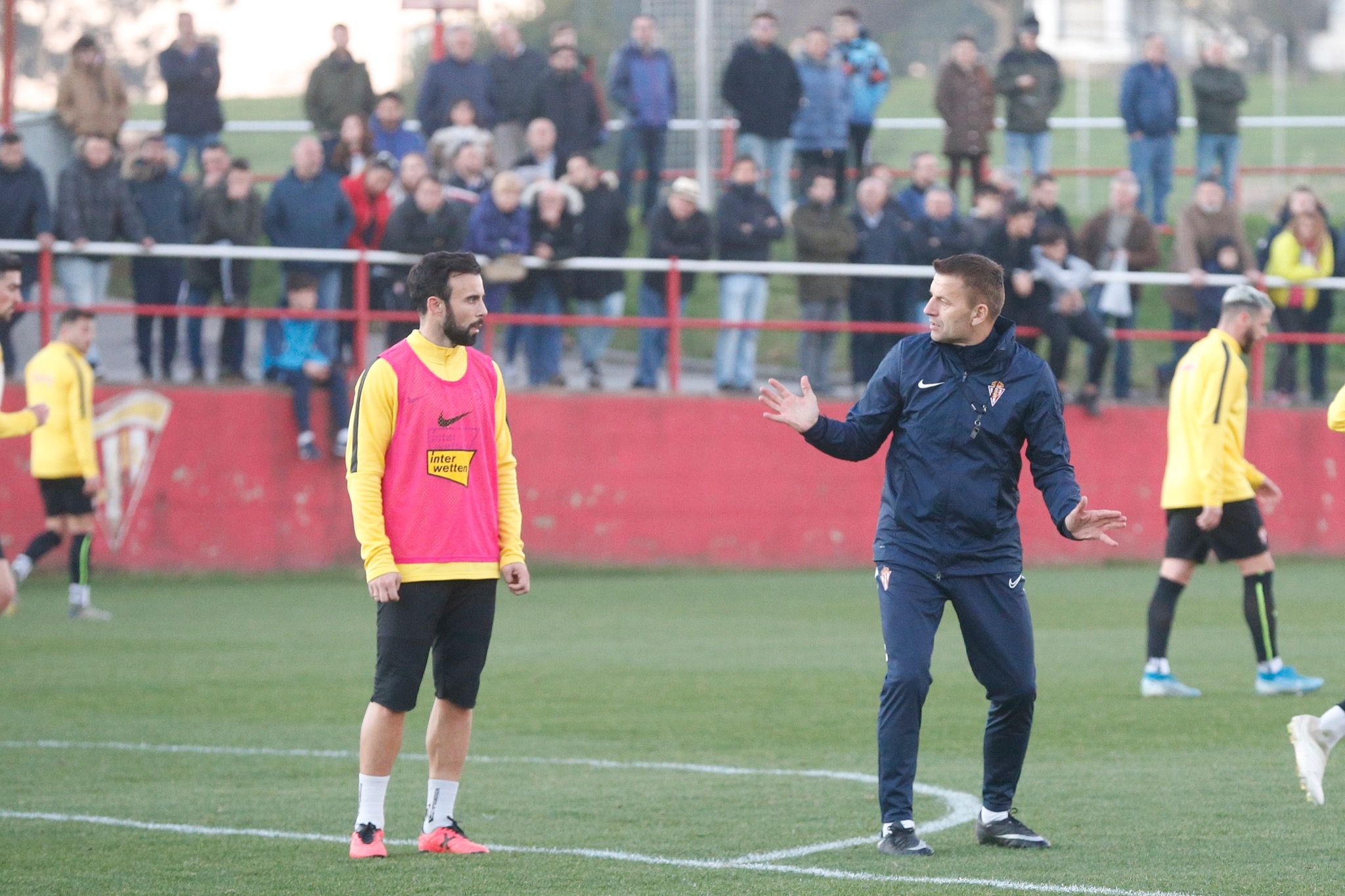  Djukic dirige su primer entrenamiento.