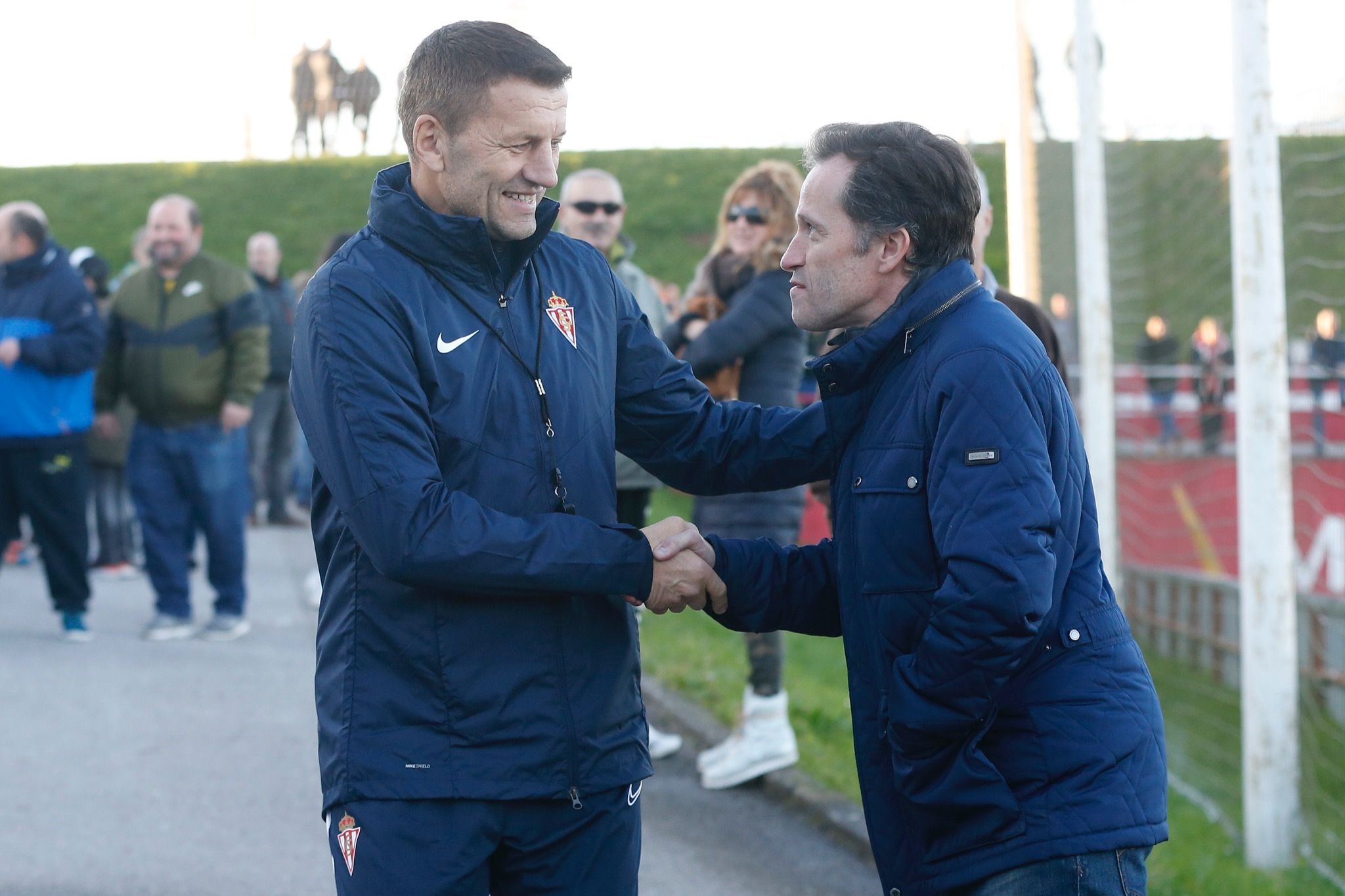  Djukic llega a su primer entrenamiento.