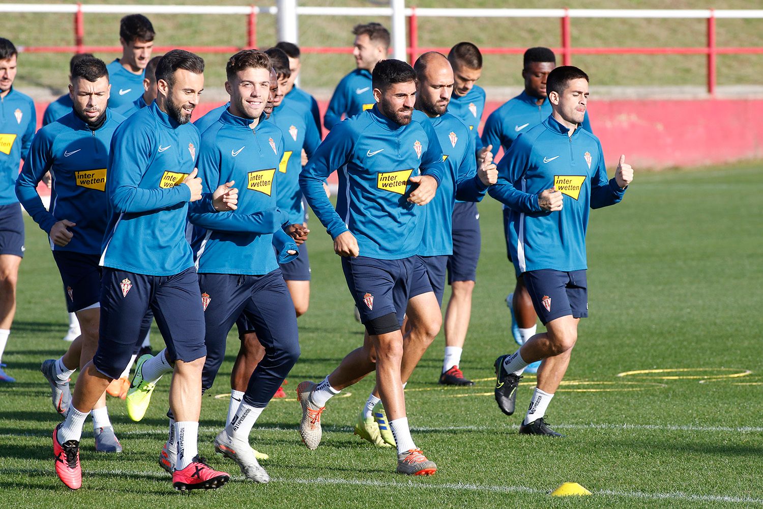 Entrenamiento Real Sporting preparando el partido ante el Cádiz.