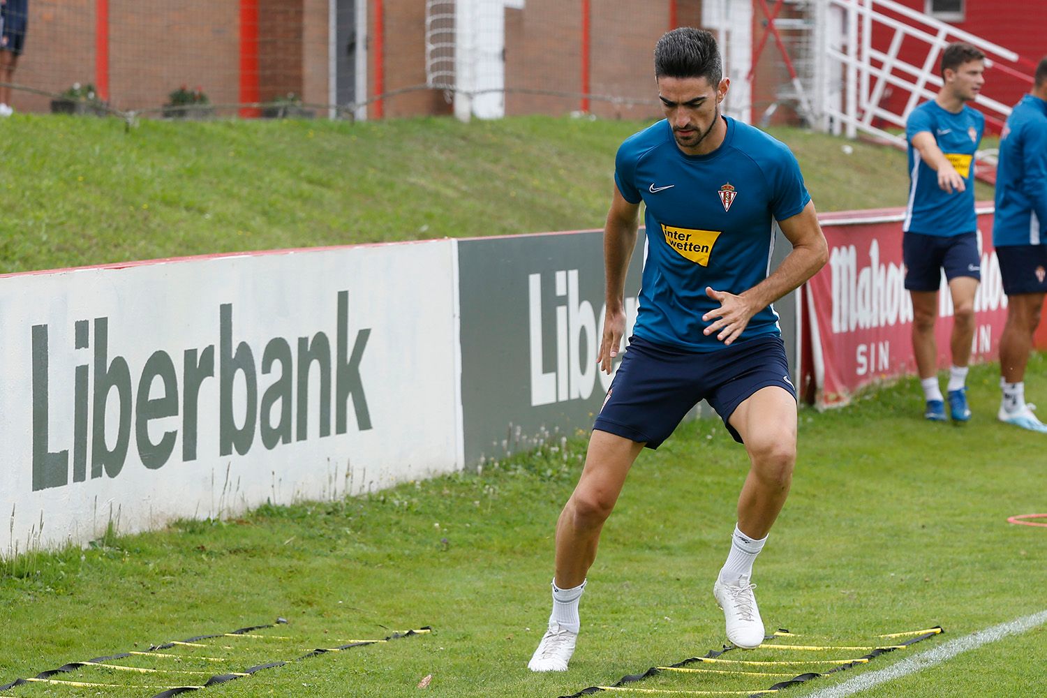  Borja López, en un entrenamiento del Sporting en Mareo.
