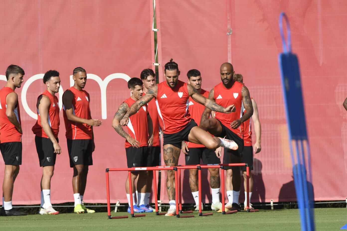  Nemanja Gudelj vuelve a entrenar con el Sevilla.