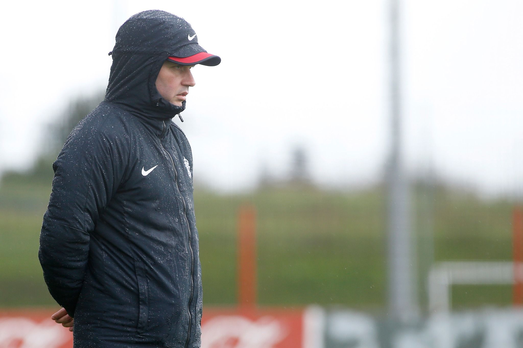  José Alberto, pendiente de sus jugadores durante un entrenamiento.